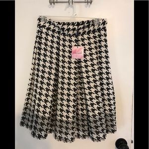 Chicwhish skirt houndstooth size M black white